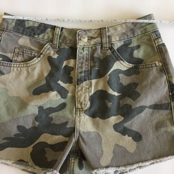 Topshop Moto Mom Camo Shorts Size 6 - Picture 4 of 8